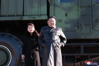 (LEAD) N. Korean leader makes second public appearance with daughter