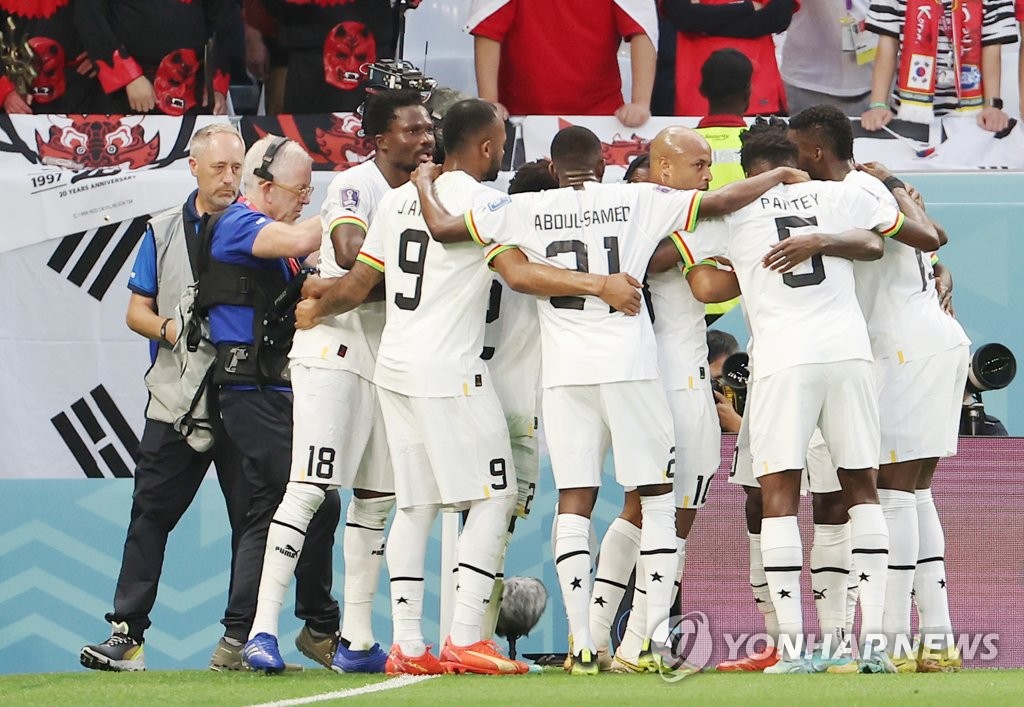 (كأس العالم) غانا تسجل هدفها الثاني ضد كوريا الجنوبية في الدقيقة الـ34 برأس اللاعب محمد قدوس