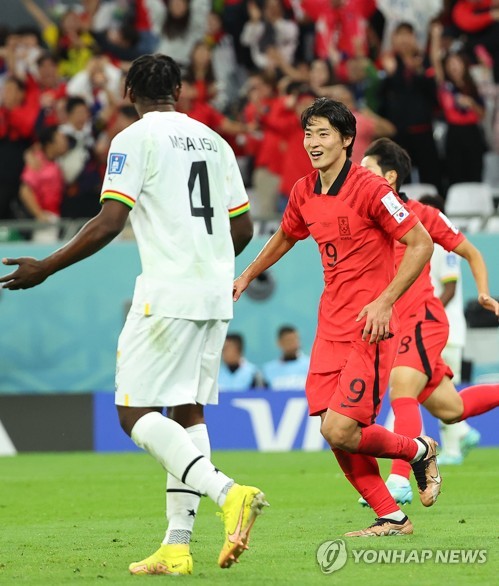 (كأس العالم) كوريا الجنوبية تسجل هدفها الثاني في المباراة ضد غانا في الدقيقة الـ61 برأس اللاعب جو غيو-سونغ - 1