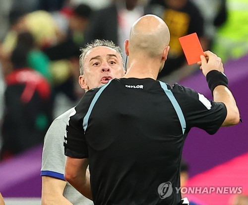 World Cup) S. Korea head coach to miss final group match vs. native  Portugal | Yonhap News Agency