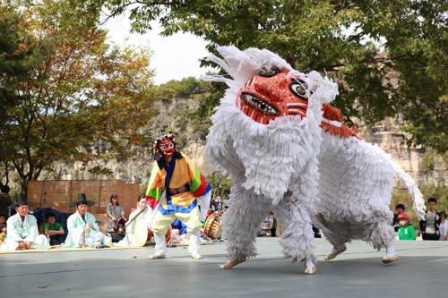 إدراج رقصة القناع الكورية التقليدية "تالتشوم" على قائمة التراث الثقافي غير المادي