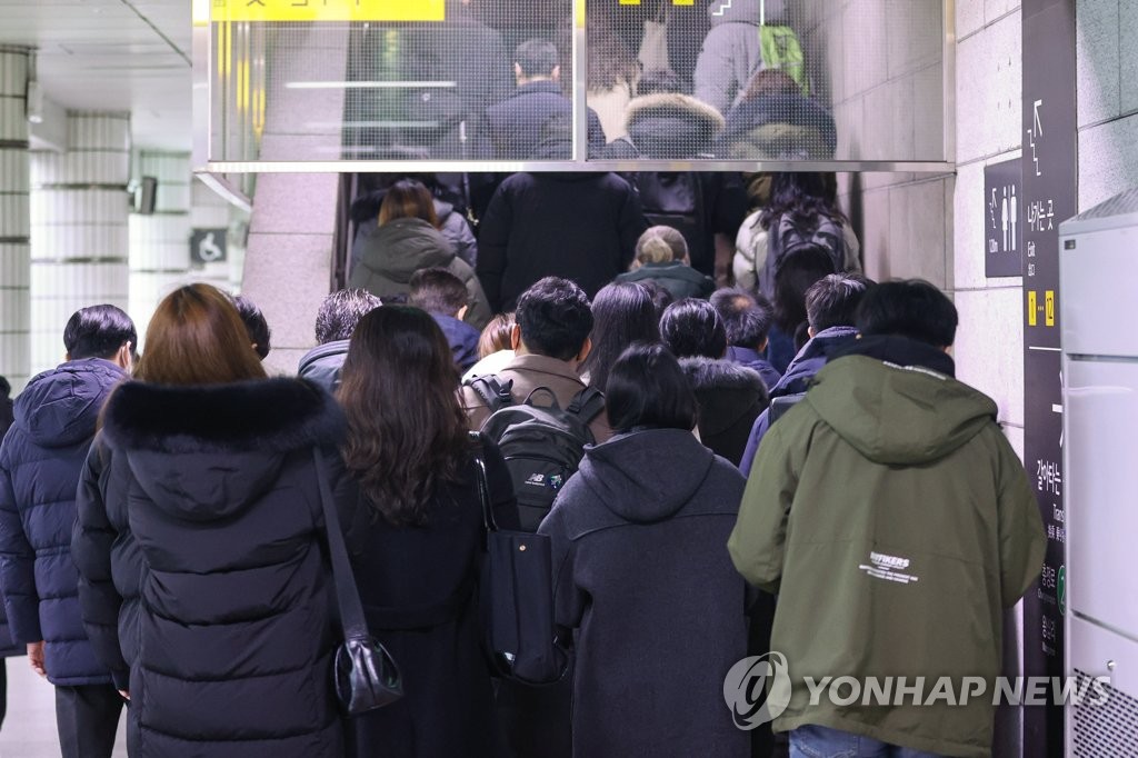 서울 지하철 정상운행…1·3·4호선은 지연 가능성