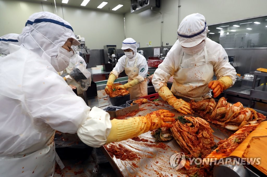 충북 '못난이 김치' 제조