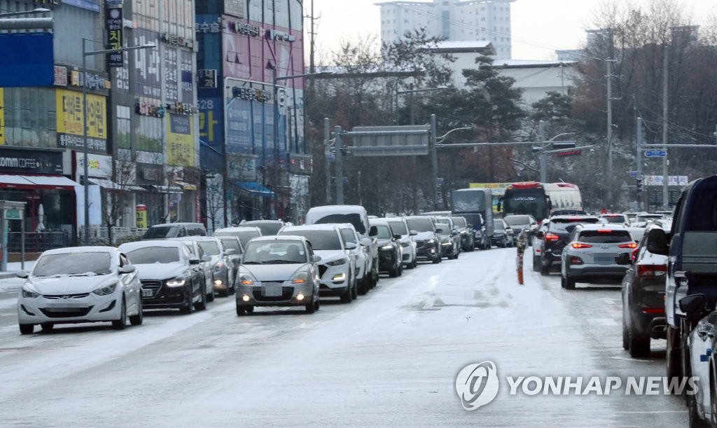 눈 1.6㎝에 청주시 교통 마비