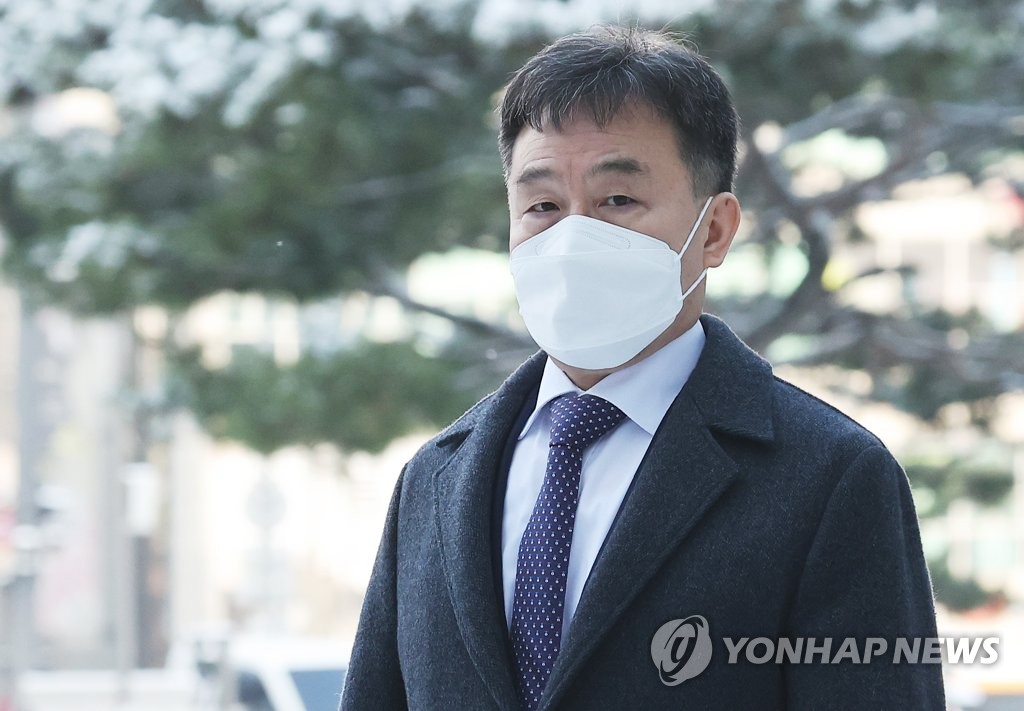'대장동 수익 275억 은닉' 김만배 측근 2명 구속기소