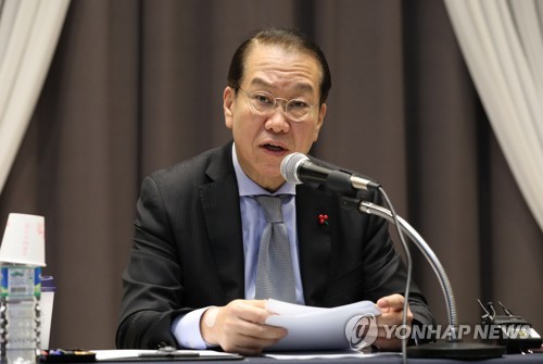 وزير الوحدة كون يونغ-سي يلقي كلمة في مؤتمر بمناسبة نهاية العام الماضي في جزيرة كانغهوا