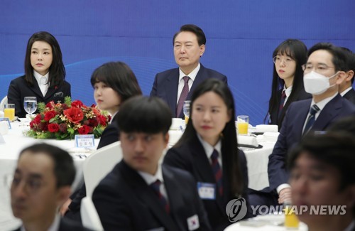 기능올림픽 선수단 격려오찬 참석한 윤 대통령 부부