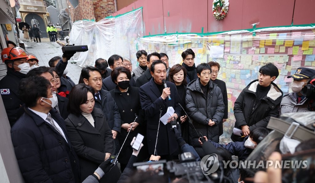 Rep. Woo Sang-ho of the main opposition Democratic Party, who serves as the chief of the special committee in charge of a special parliamentary committee probing the Itaewon tragedy, speaks at the accident site during an on-site visit on Dec. 21, 2022. (Pool photo) (Yonhap)