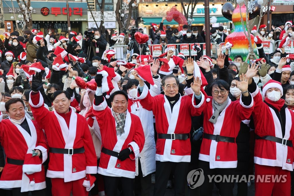 '산타가 간다'…출정식 참가한 한덕수 총리