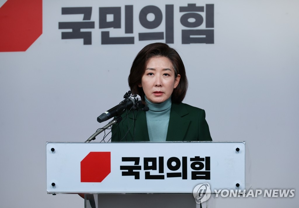 Ex-lawmaker not to run in ruling party's leadership race