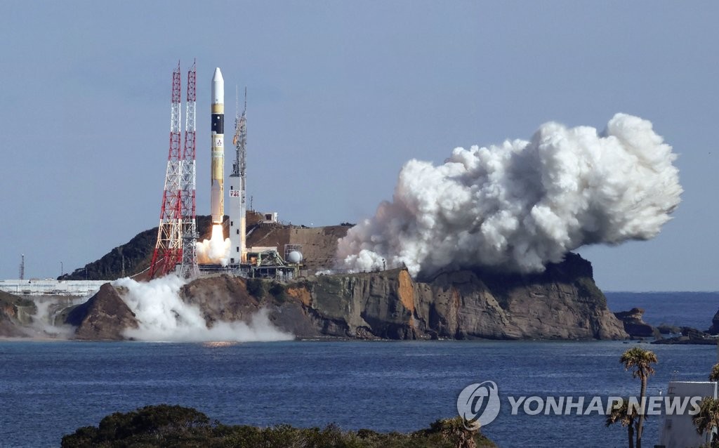 일본 위성 탑재한 H2A 로켓 발사