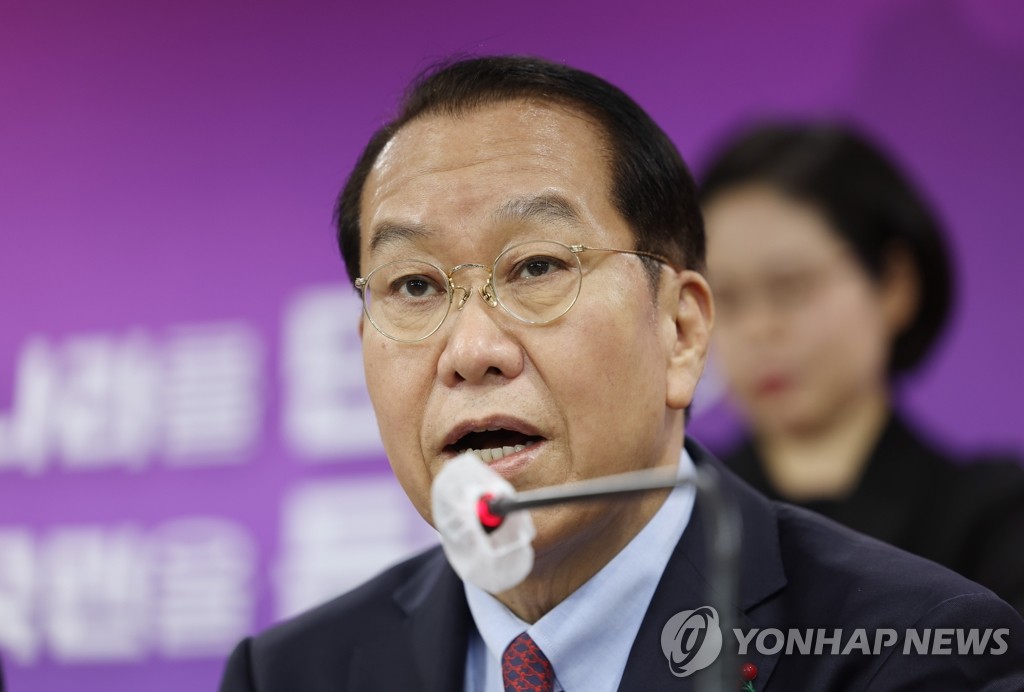 Unification Minister Kwon Young-se speaks at a press briefing on Jan. 27, 2023, after he made policy reports to President Yoon Suk Yeol over his ministry's major tasks for 2023. (Yonhap) 