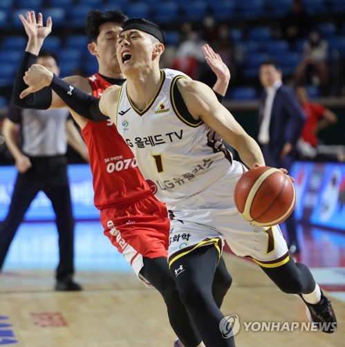 Basketball: Changwon LG Sakers vs. Seoul SK Knights