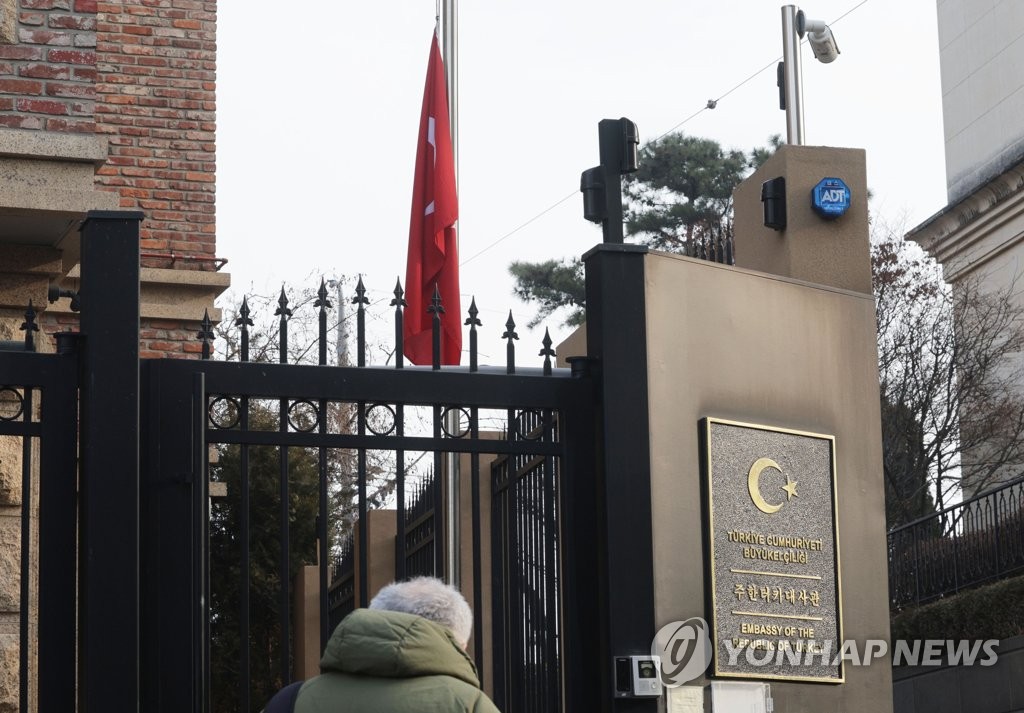 튀르키예·시리아 지진 사망자 4천명 넘겨... 조기 걸린 대사관