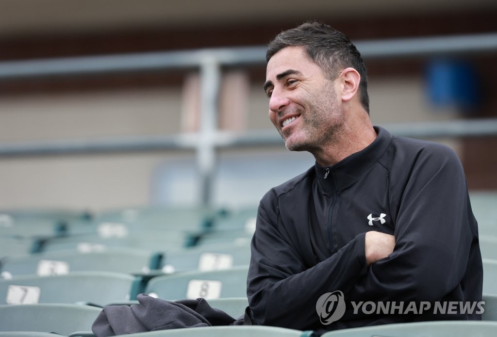 San Diego Padres general manager A.J. Preller watches a scrimmage between the South Korean national team and the Kia Tigers at Kino Veterans Memorial Stadium in Tucson, Arizona, on Feb. 19, 2023. (Yonhap)