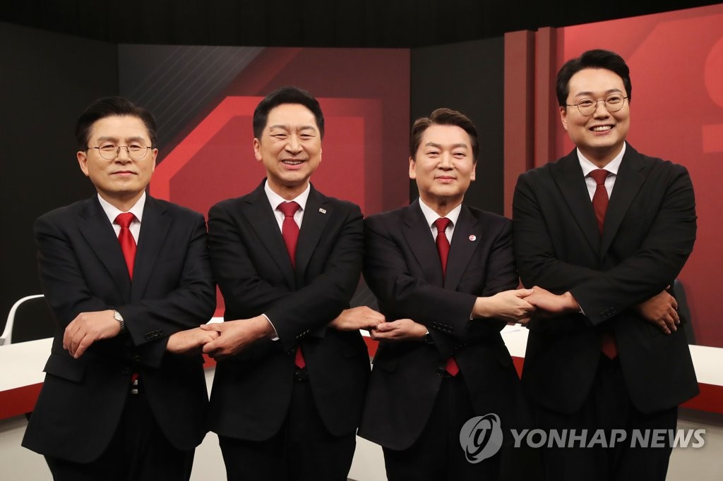 Contenders of the ruling People Power Party's leadership race -- Former Prime Minister Hwang Kyo-ahn, Reps. Kim Gi-hyeon and Ahn Cheol-soo, and lawyer Chun Ha-ram (from L to R) -- pose for a photo ahead of a TV debate held at a broadcasting station in western Seoul on March 3, 2023. (Pool photo) (Yonhap)
