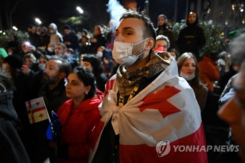 시위에 놀랐나…조지아 집권당, '언론·NGO 통제법' 추진 철회