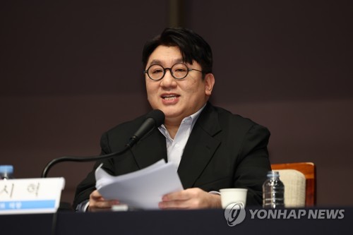 방시혁 "K팝 위기감…삼성·현대처럼 글로벌기업 등장 중요"