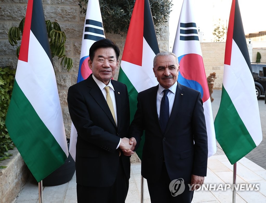 National Assembly Speaker Kim Jin-pyo (L) shakes hands with Palestinian Prime Minister Mohammad Shtayyeh in Ramallah, the de facto administrative capital of the State of Palestine, on March 16, 2023, in this photo provided by Kim's office. (PHOTO NOT FOR SALE) (Yonhap)