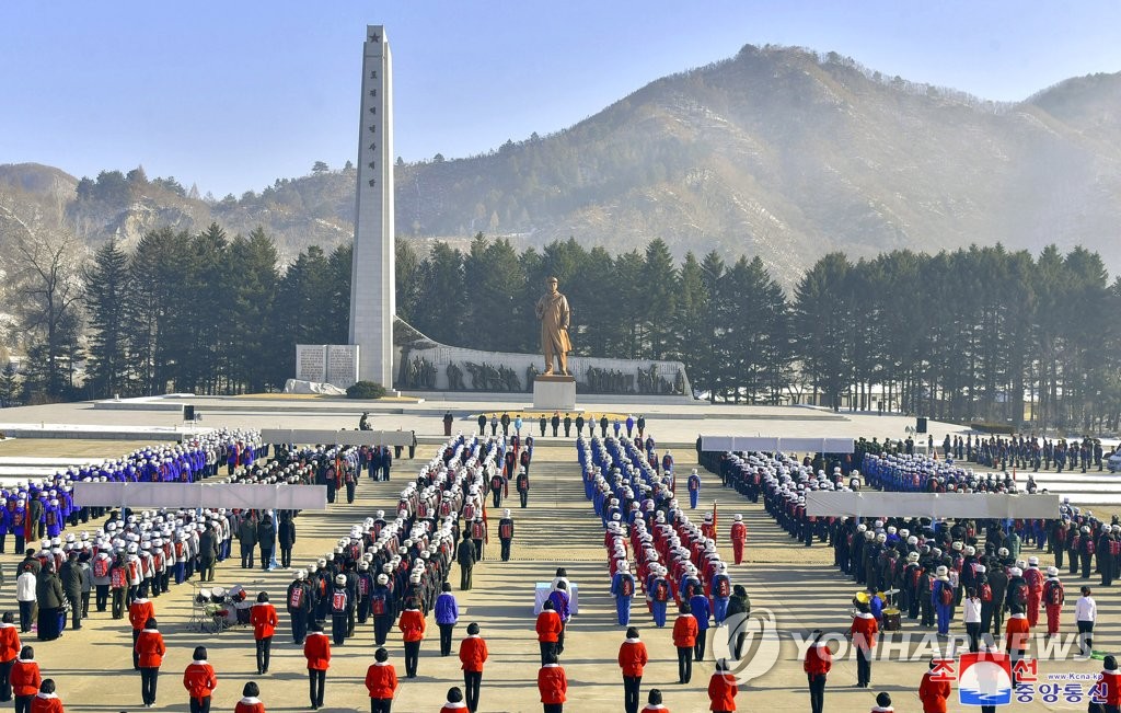 Ceremonia infantil conmemorativa en Corea del Norte