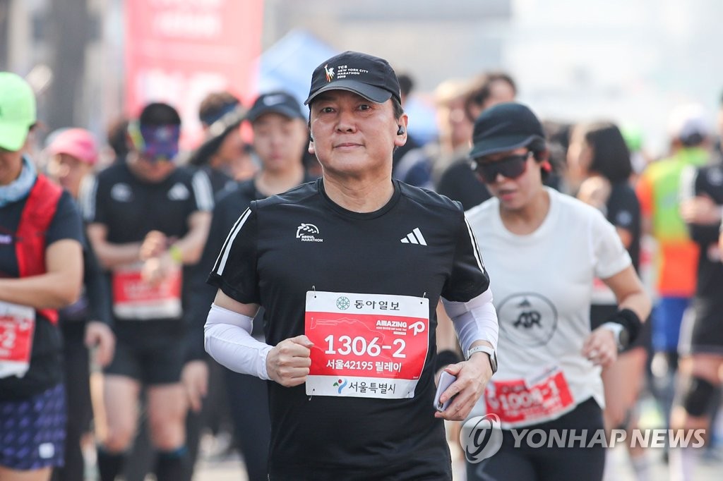 서울 마라톤 참가한 안철수 의원