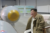 김정은 "밤새우는 게 체질화…나의 오늘은 다음날 5시까지"