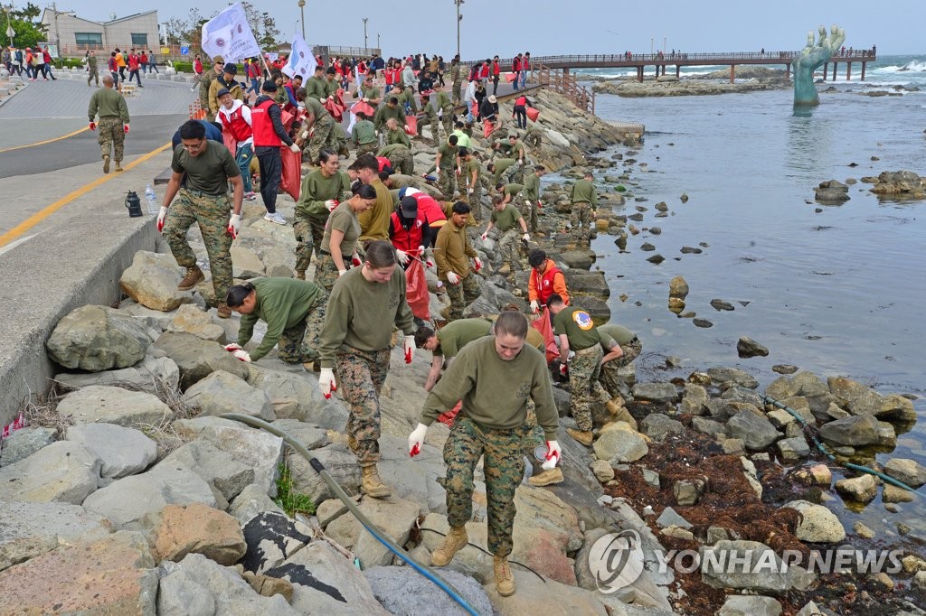 S. Korean, U.S. soldiers' voluntary work