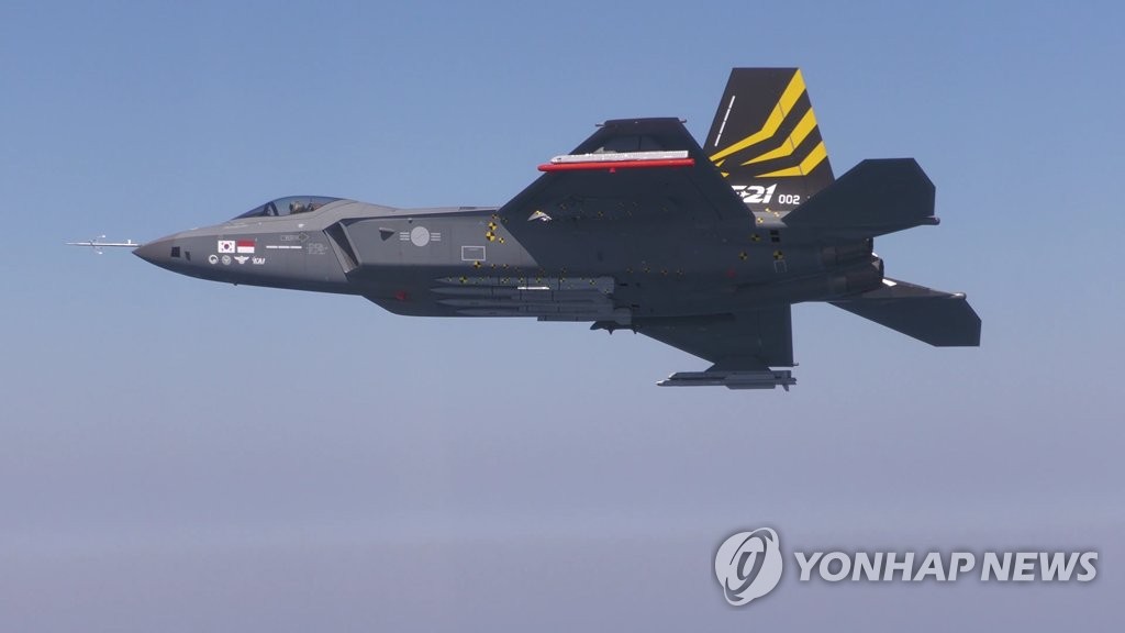 KF-21 fighters succeed in 1st armament flight tests