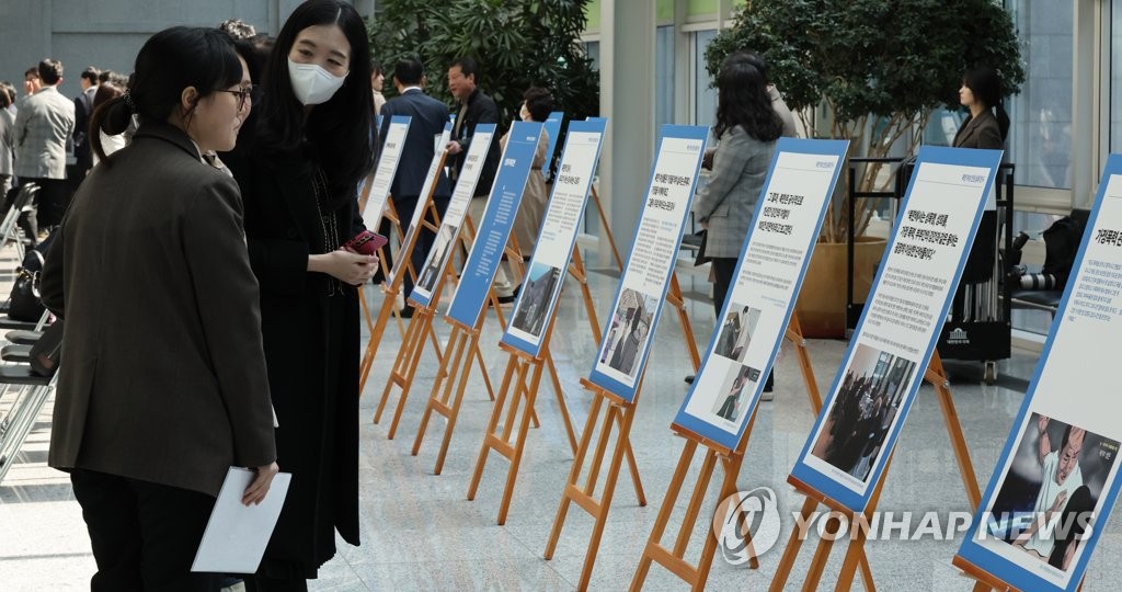 국회에서 열린 북한 여성 인권 실태 전시회