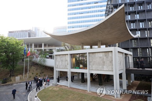 (Chronologie) L'ambassade de France à Séoul, un patrimoine architectural moderne