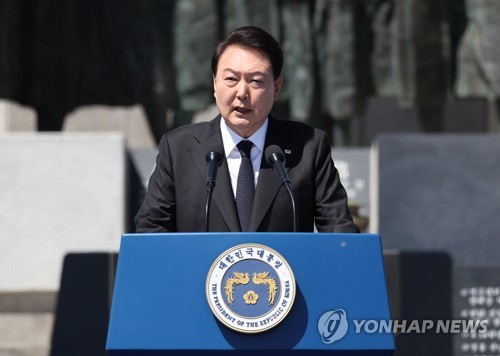 尹, 4·19 기념사…"민주주의, 돈에 의한 매수로 도전받을 수도"