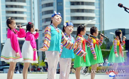 북한, 각지서 '5·1절' 뜻깊게 기념