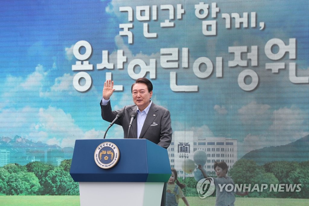 President Yoon Suk Yeol waves during a ceremony at Yongsan Children's Garden in front of the presidential office in Seoul on May 4, 2023, to open the newly constructed park on the eve of the Children's Day holiday. Yongsan Children's Garden occupies around 300,000 square meters of land previously used as a base by U.S. forces stationed in South Korea. (Pool photo) (Yonhap)