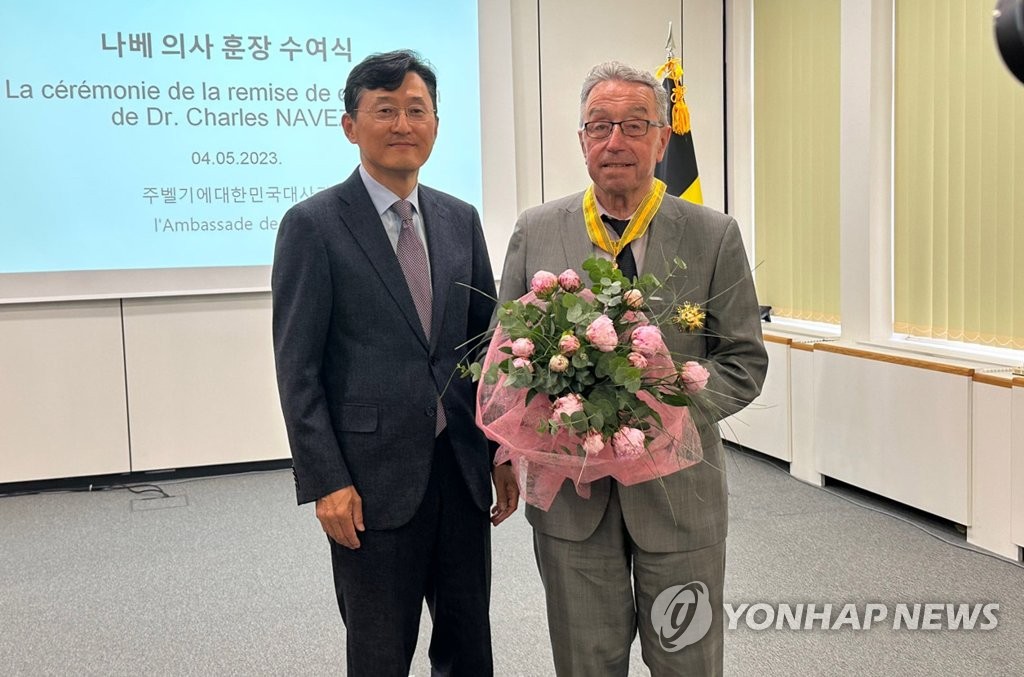 Belgian doctor Navez receives S. Korea's state medal CR