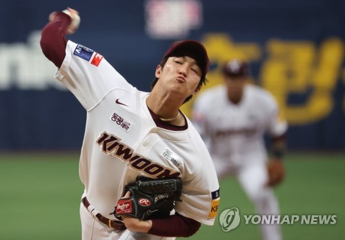 Kiwoom Heroes starter An Woo-jin pitches against the Doosan Bears during a Korea Baseball Organization regular season game at Gocheok Sky Dome in Seoul on May 18, 2023. (Yonhap)