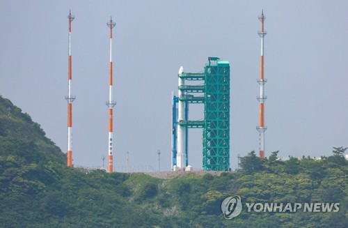 South Korea's space rocket Nuri is erected at the launch pad at the Naro Space Center in Goheung, South Jeolla Province, on May 23, 2023. (Yonhap)