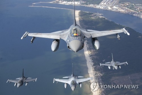 나토 '발트해 영공 감시' 임무 중인 포르투갈·루마니아 F-16 전투기