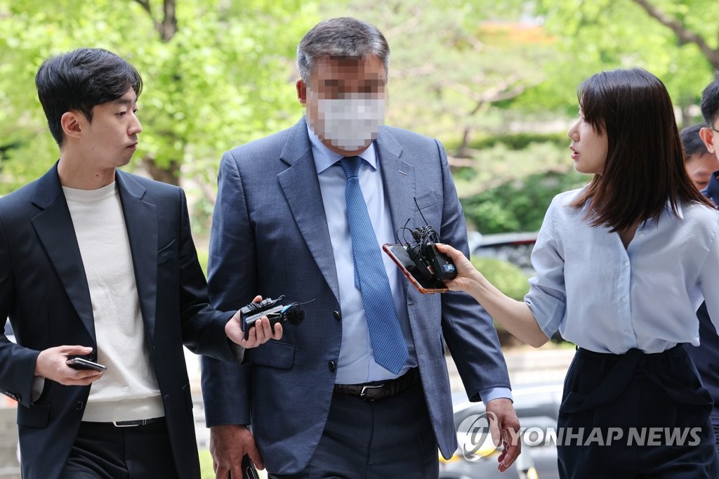 'KH그룹 회장 해외도피' 관련 우모 부회장, 영장실질심사 출석