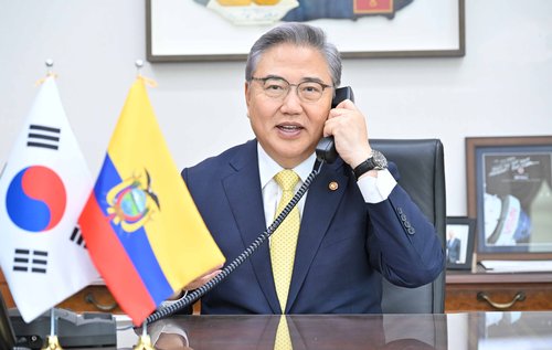 وزير الخارجية يطلب من الإكوادور ضمان سلامة المواطنين الكوريين في البلاد وسط الاضطرابات السياسية - 1