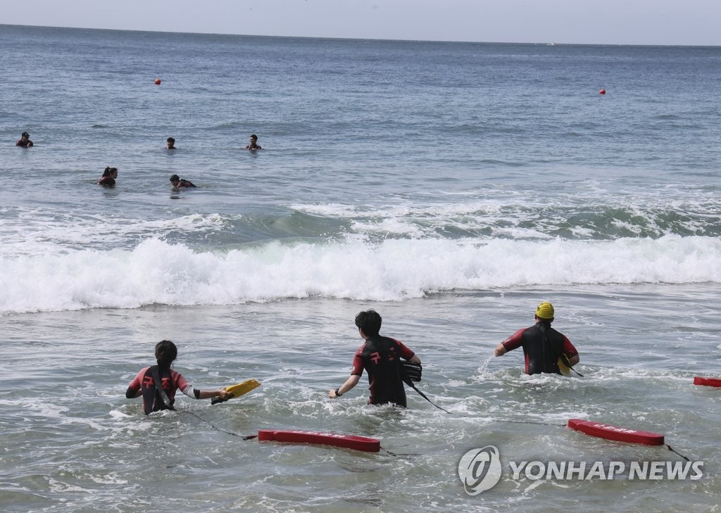 전남 해수욕장 12곳 내달 8일 개장