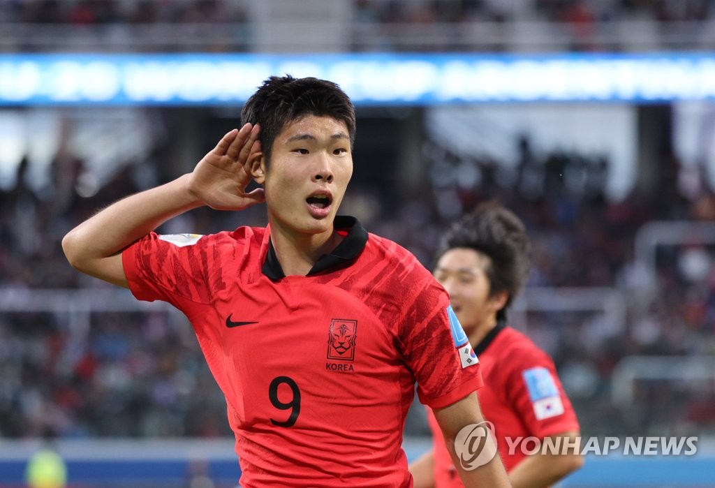 Lee Young-jun of South Korea celebrates his goal against Ecuador during the teams' round of 16 match at the FIFA U-20 World Cup at Santiago del Estero Stadium in Santiago del Estero, Argentina, on June 1, 2023. (Yonhap)