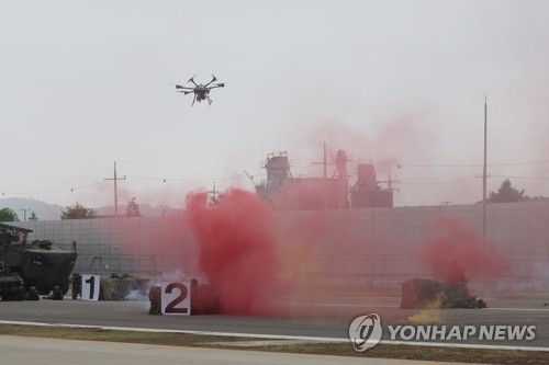 Demostración de un sistema de combate basado en un 'dronbot'