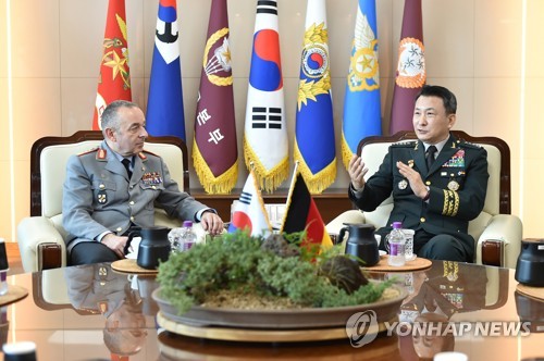Dirigeants militaires sud-coréen et allemand