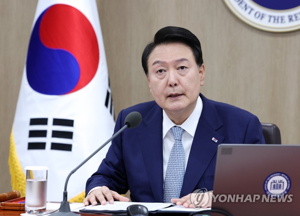 尹 "저 아닌 헌법에 충성하라"…일부 부처 1급 전원 사표