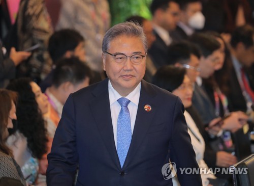 박진 "한일중 정상회담 재개 위해 양국과 긴밀한 소통 희망"