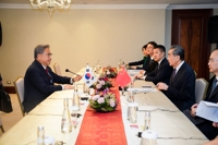 갈등 부각 자제한 박진-왕이…美中이어 韓中도 미묘한 변화