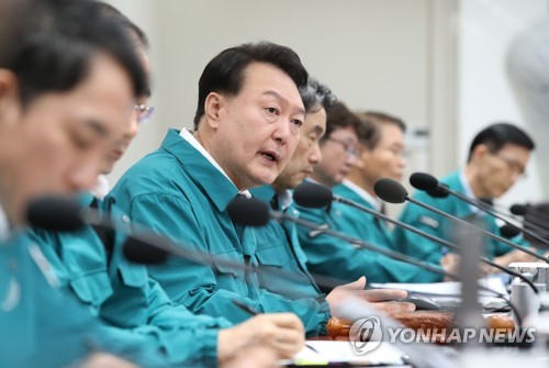 尹 "정치 보조금 전부 삭감해 농작물 피해·산 붕괴 100％ 보전"(종합2보)