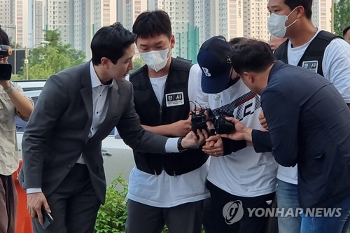 경찰서로 붙잡혀 온 남양주 모녀 살해 용의자 "죄송하다"
