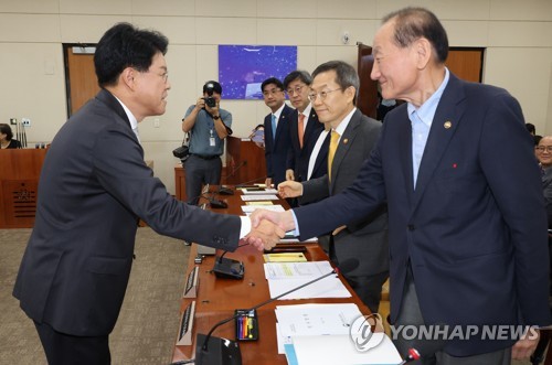 김효재, TV수신료 과다징수 의혹에 "직권조사 여부 판단"(종합)
