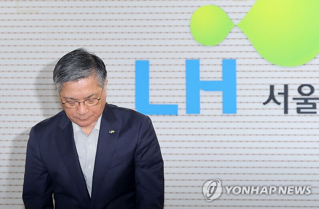 Lee Han-joon, president at the state-run Korea Land & Housing Corp. (LH), speaks during a press conference in Seoul on Aug. 2, 2023. (Yonhap) 
